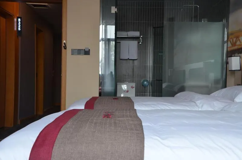 Thank Inn Chain Hotel Henan Luoyang Mengjin County Huimeng Avenue Bilingual School 2*, Luoyang (Henan)